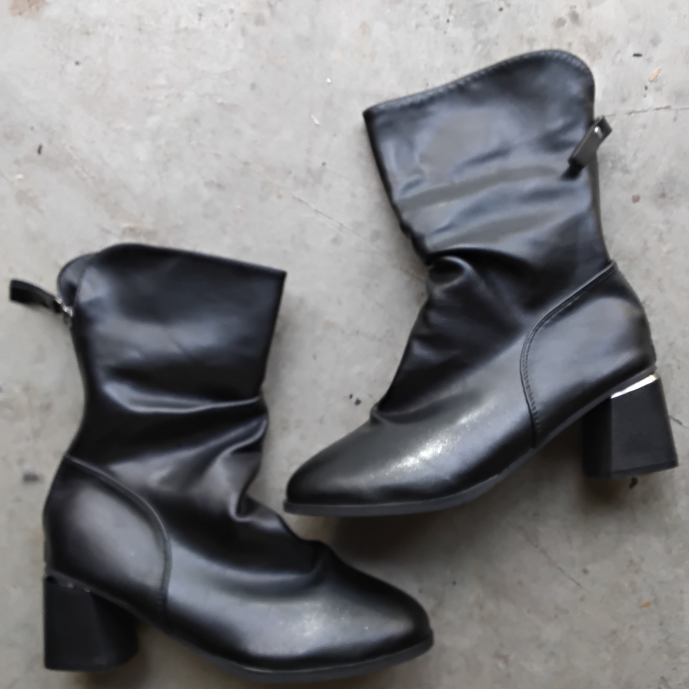 Elegant Black Women's Boots